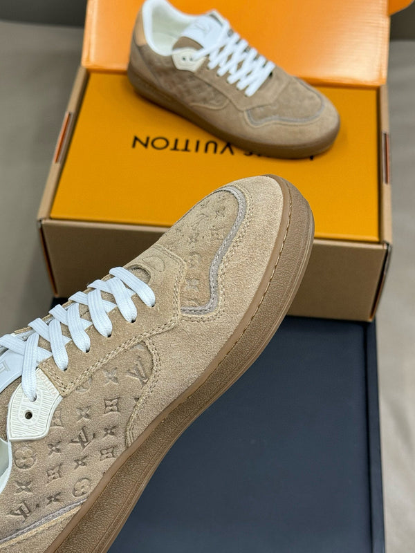 SNEAKER STADIUM IN CAMOSCIO CON MONOGRAMMA IN RILIEVO MARRONE CACHI