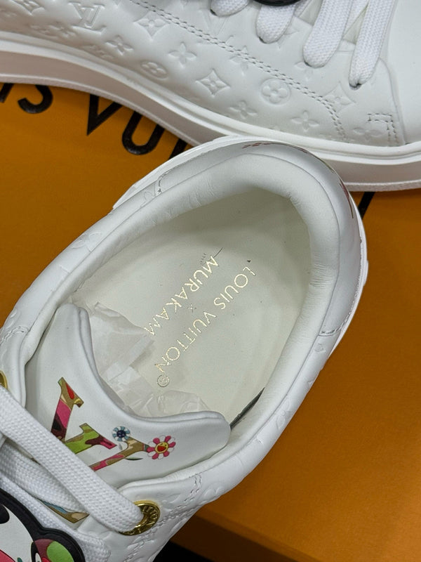SNEAKER TIME OUT IN PELLE DI VITELLO BIANCA CON MONOGRAMMA IN RILIEVO