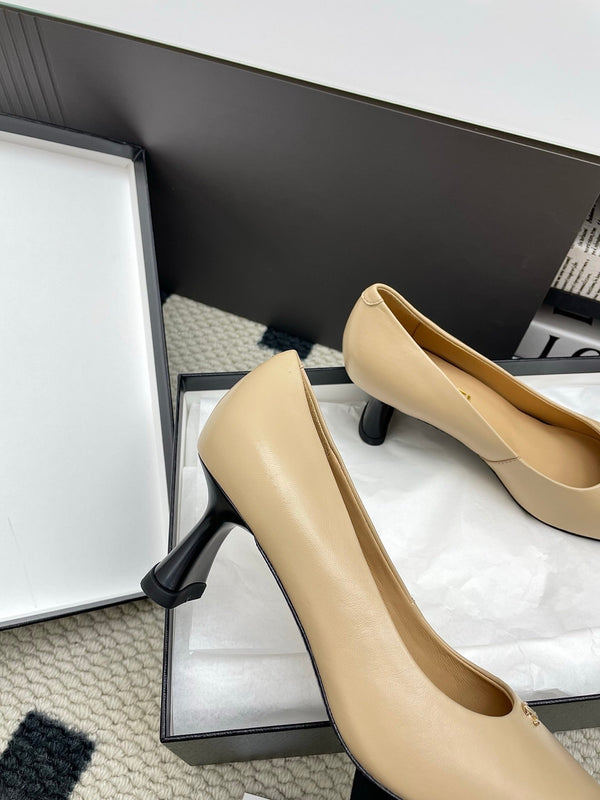 Décolleté CC con punta quadrata 65 mm in pelle di pecora beige 427014
