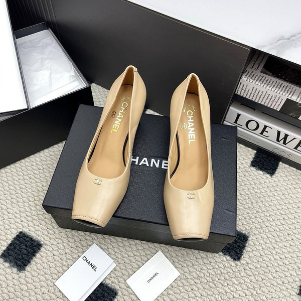 Décolleté CC con punta quadrata 65 mm in pelle di pecora beige 427014