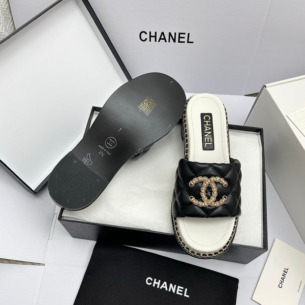 CC 26SS Black White Gold Quilted Lambskin 726542