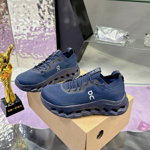Sneaker Loewe x On Cloudtilt in pelle di vitello blu navy