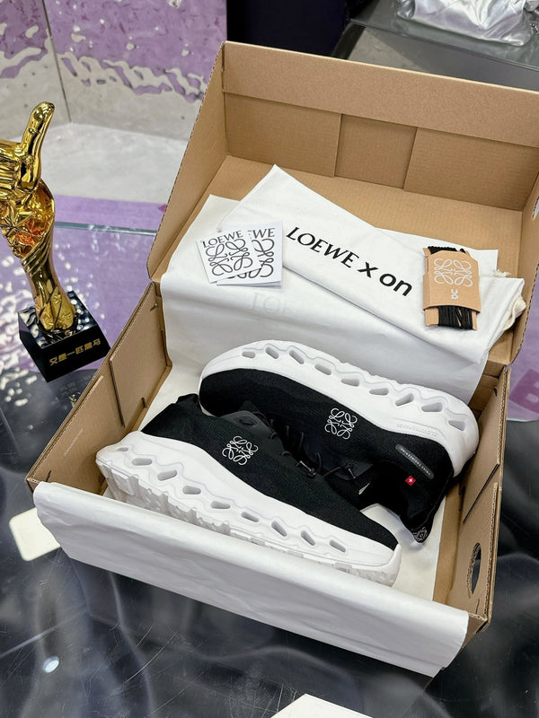 Sneaker Loewe x On Cloudtilt in pelle di vitello nera e bianca