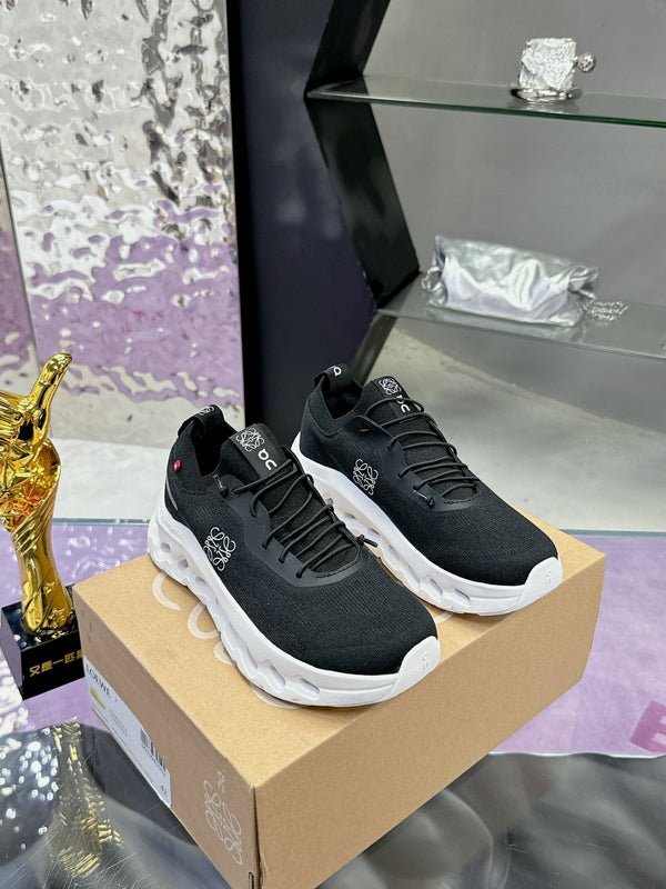 Sneaker Loewe x On Cloudtilt in pelle di vitello nera e bianca