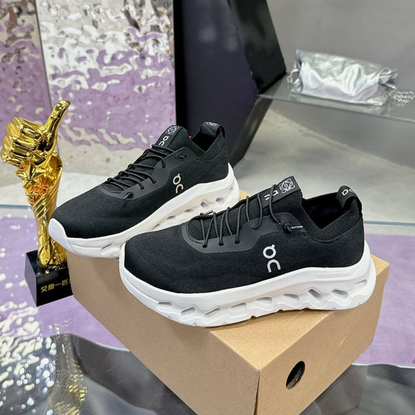 Sneaker Loewe x On Cloudtilt in pelle di vitello nera e bianca