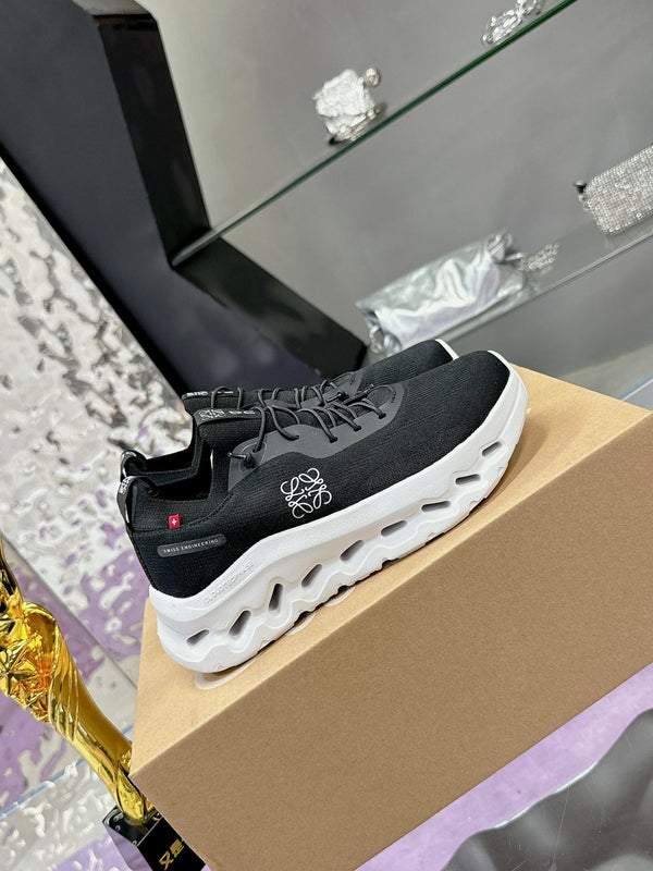 Sneaker Loewe x On Cloudtilt in pelle di vitello nera e bianca