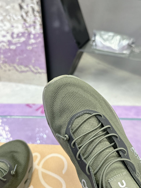 Sneaker Loewe x On Cloudtilt in pelle di vitello verde muschio