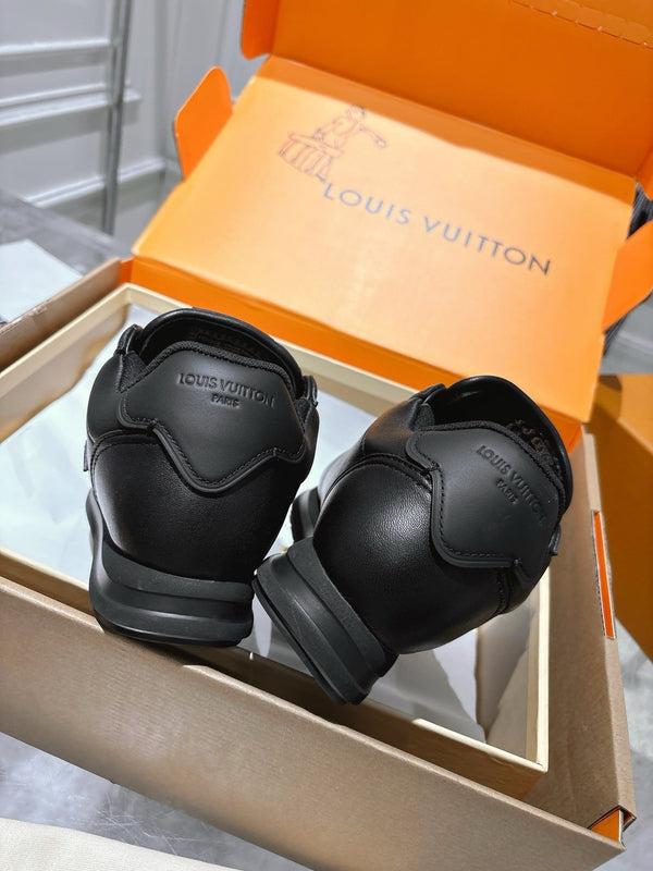 Sneaker LV BUTTERSOFT in pelle di vacchetta nera 476980