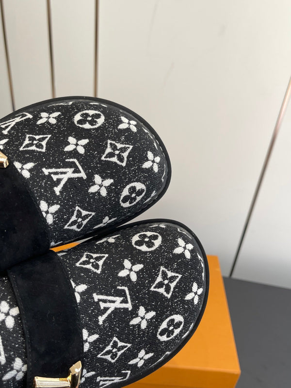 LV Cosy Flat Slippers Comfort Clog Black Leather  Monogram Fur 533467