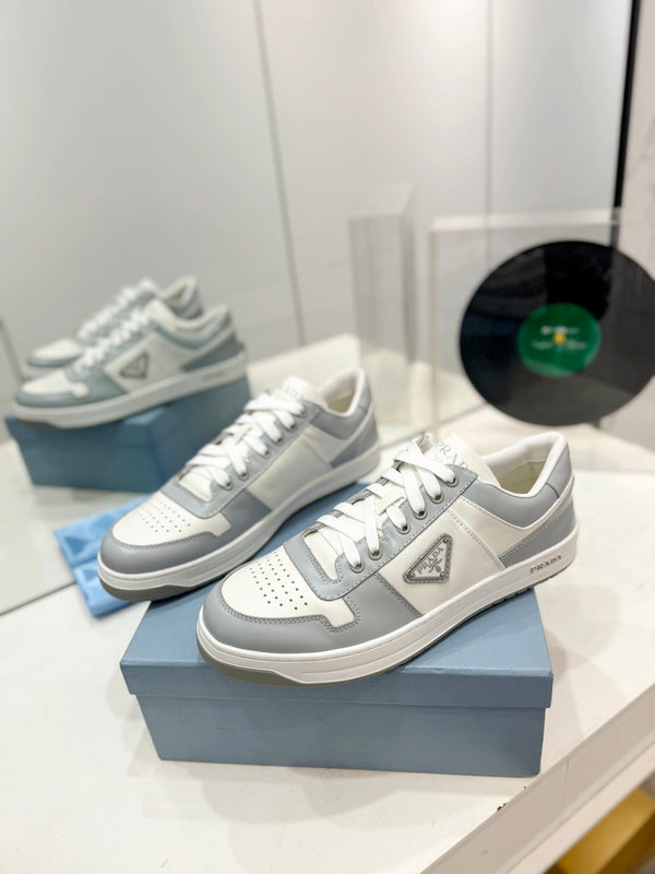 SNEAKERS PRA DOWNTOWN PERFORATE IN PELLE DI VITELLO BIANCA E GRIGIA