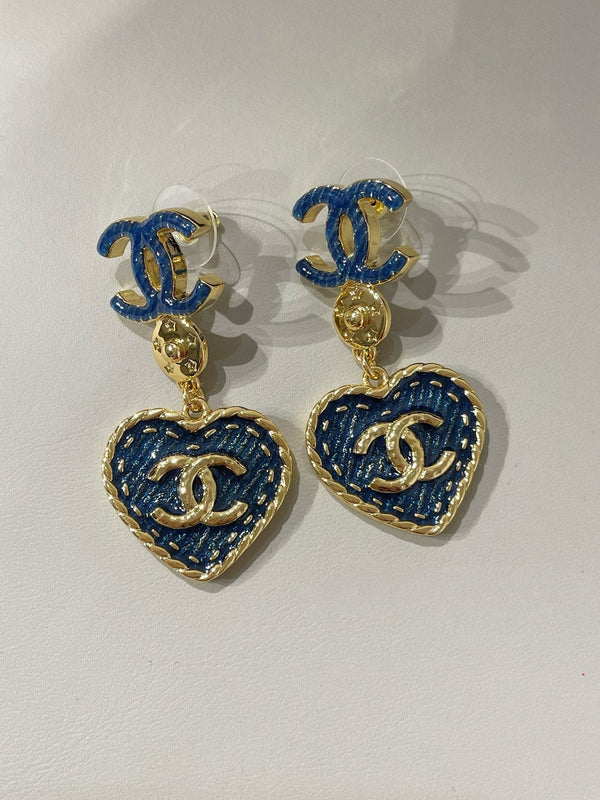 orecchini pendenti in denim blu con cuore cc