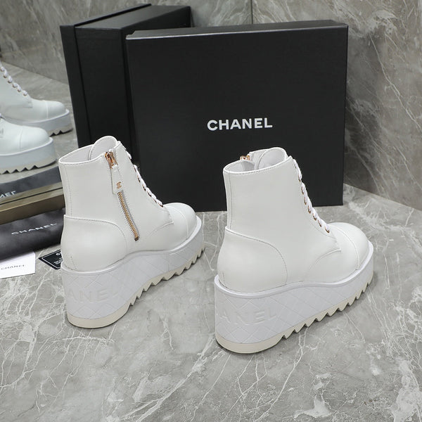 CC 24 Interlocking Logo Combat Boots 100mm White Lambskin 432650
