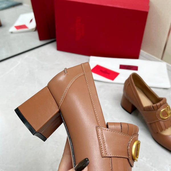 Mocassino con tacco VT 25 Signature in pelle di vitello marrone 293941