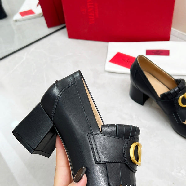 Mocassino con tacco VT 25 Signature in pelle di vitello nera 293943