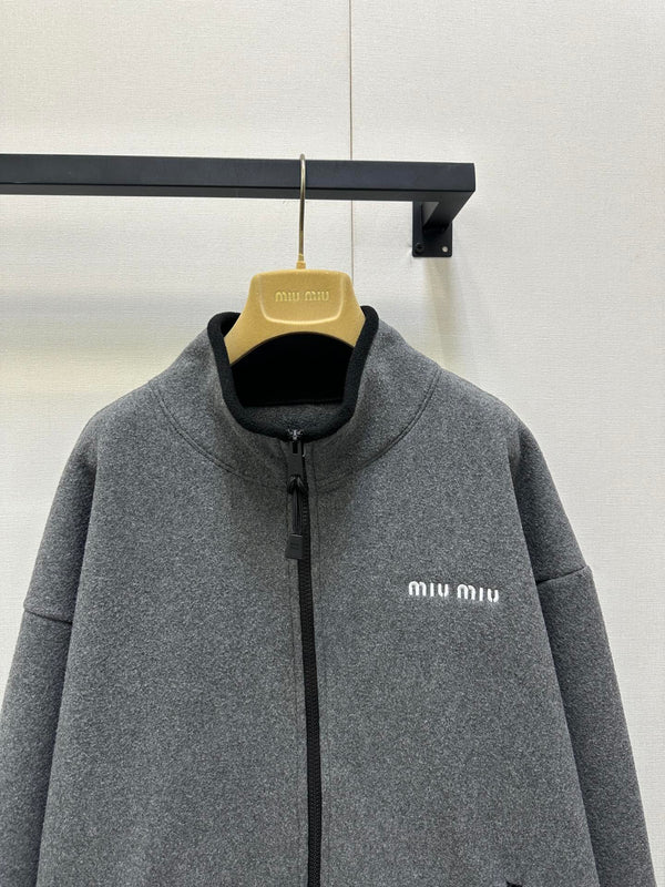Miu Miu Veste à capuche zippée en polaire brodée gris foncé cachemire 346110