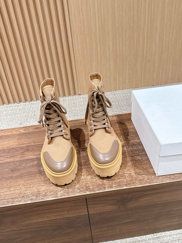 Celine 25 Bottes à lacets volumineuses en toile et veau couleur camel 554014