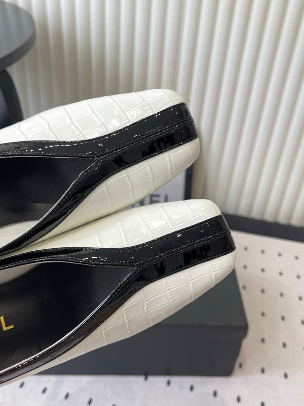 CC 26s Matthieu Blazy Pump 9.5cm White Embossed Leather 807480