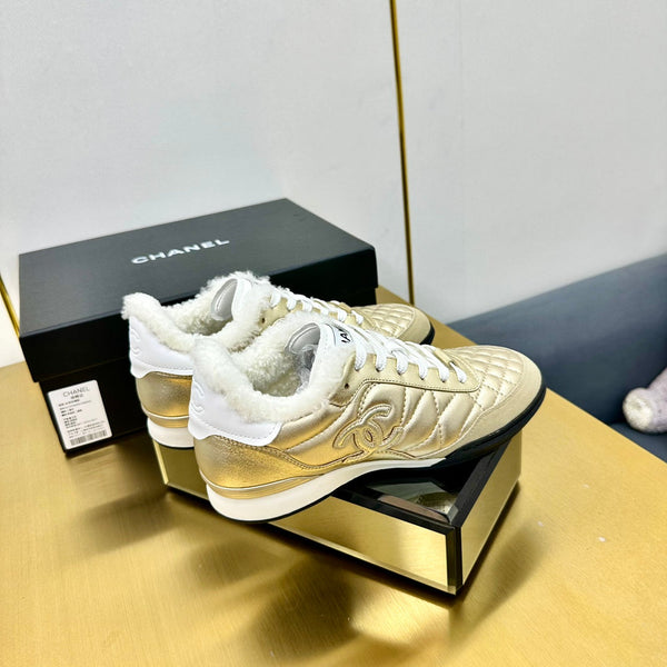 CC Low Sneaker in pelle di vacchetta di lana metallizzata oro 413859