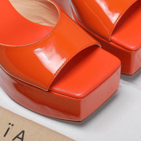ZEPPA ALAIA CON PLATEAU IN PELLE DI AGNELLO ARANCIONE VIVO CON CUORE ROSSO