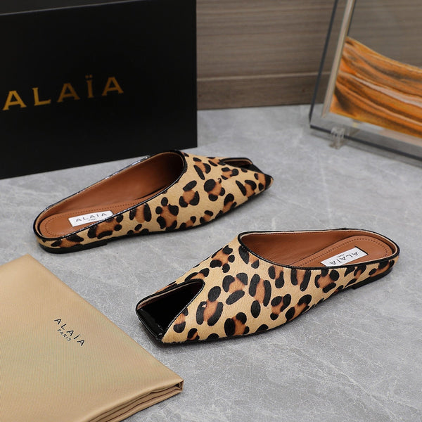 MULE PIATTA ALAIA IN PELLE DI AGNELLO LEOPARDATA
