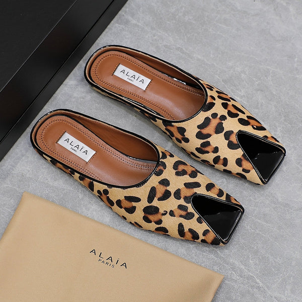 MULE PIATTA ALAIA IN PELLE DI AGNELLO LEOPARDATA