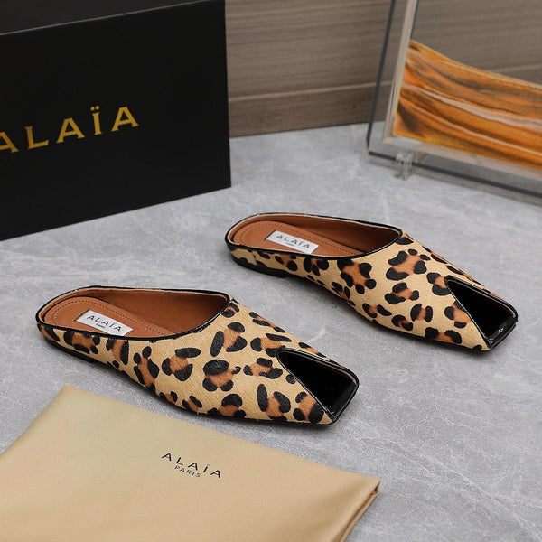 MULE PIATTA ALAIA IN PELLE DI AGNELLO LEOPARDATA