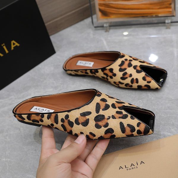 MULE PIATTA ALAIA IN PELLE DI AGNELLO LEOPARDATA