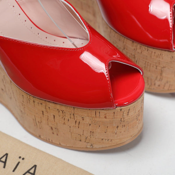 SANDALO ALAIA CON ZEPPA IN VITELLO LUCIDO ROSSO CREMISANO E GOMMA BEIGE