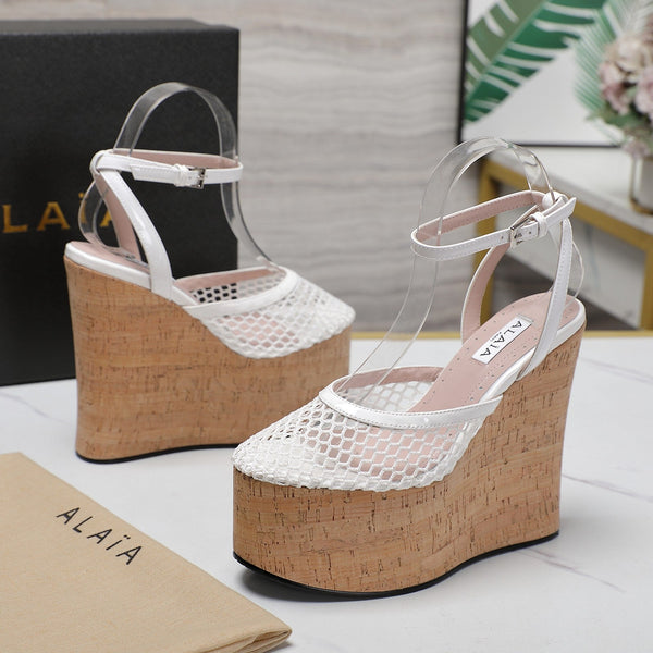 SANDALO ALAIA CON ZEPPA IN RETE BIANCA E GOMMA BEIGE