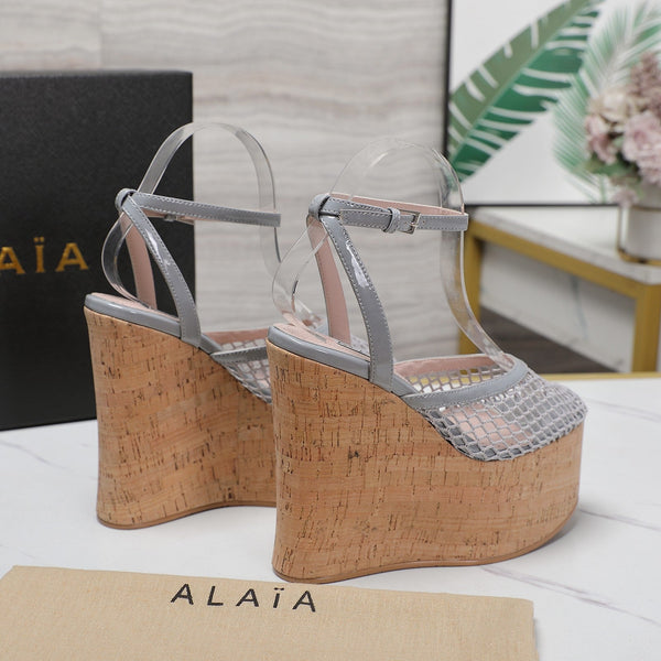 SANDALO ALAIA CON ZEPPA IN RETE GRIGIO CHIARO E GOMMA BEIGE