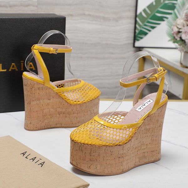 SANDALO ALAIA CON ZEPPA IN RETE GIALLA E GOMMA BEIGE