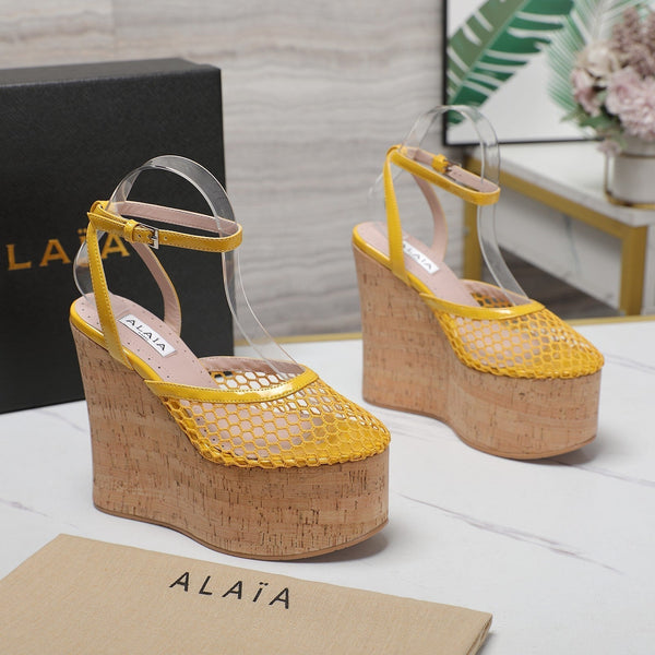 SANDALO ALAIA CON ZEPPA IN RETE GIALLA E GOMMA BEIGE