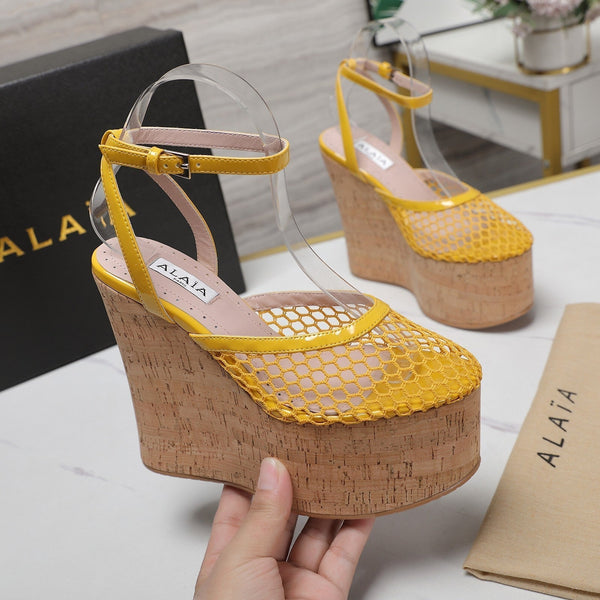 SANDALO ALAIA CON ZEPPA IN RETE GIALLA E GOMMA BEIGE