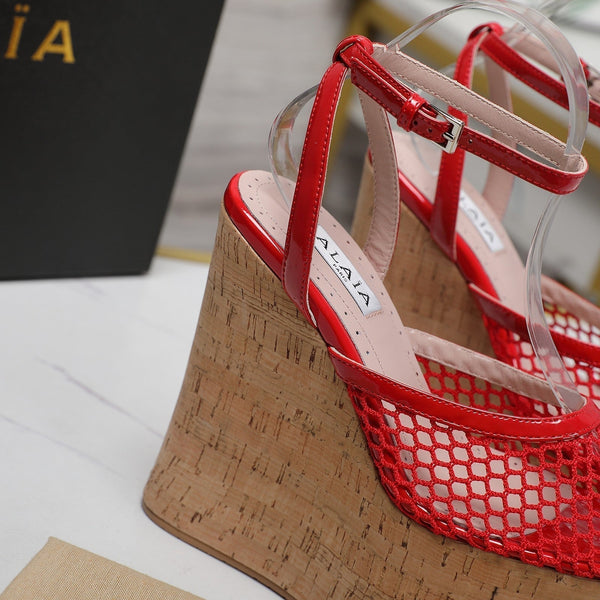 SANDALO ALAIA CON ZEPPA IN RETE ROSSO CILIEGIA E GOMMA BEIGE