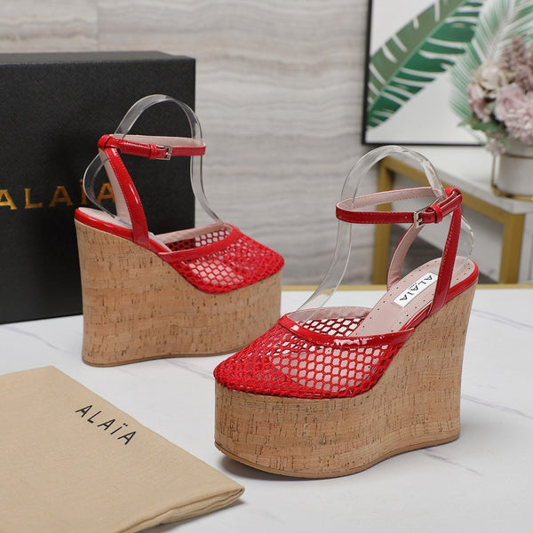 SANDALO ALAIA CON ZEPPA IN RETE ROSSO CILIEGIA E GOMMA BEIGE