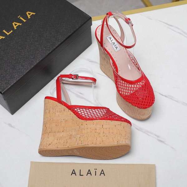 SANDALO ALAIA CON ZEPPA IN RETE ROSSO CILIEGIA E GOMMA BEIGE