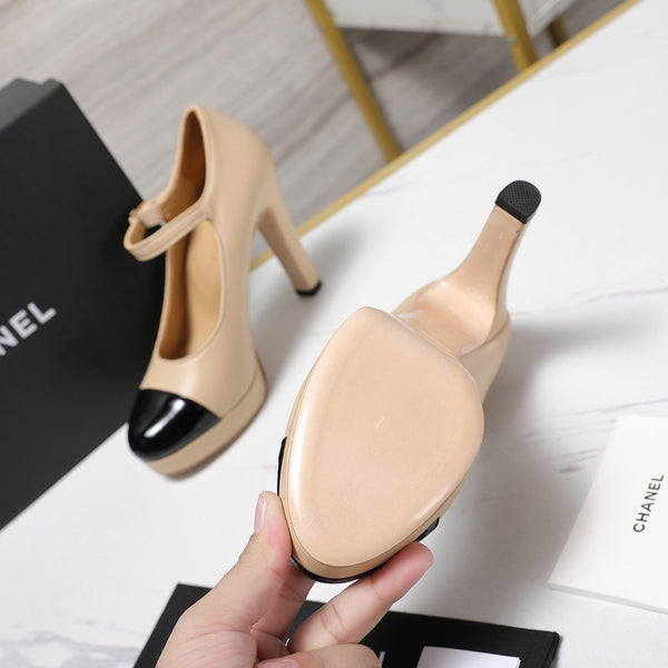 Décolleté con plateau e fibbia CC 100 mm in pelle di agnello nera e beige 425880