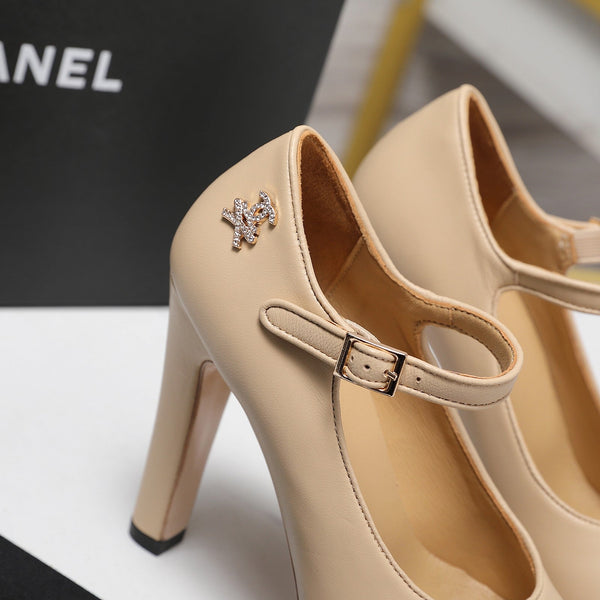 Décolleté con plateau e fibbia CC 100 mm in pelle di agnello nera e beige 425880
