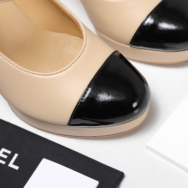 Décolleté con plateau e fibbia CC 100 mm in pelle di agnello nera e beige 425880