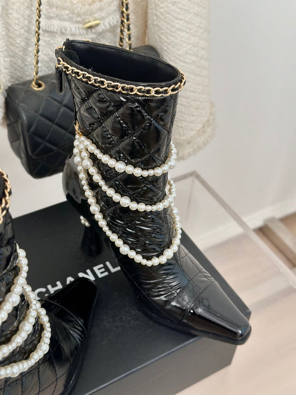 CC Short Boots 80mm Glossy Black Wrinkled Quilted Calfskin