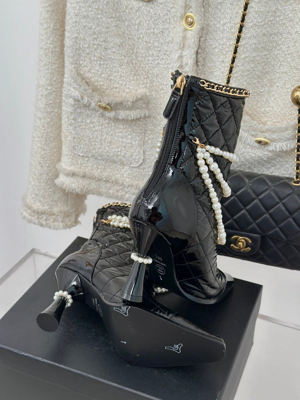 CC Short Boots 80mm Glossy Black Wrinkled Quilted Calfskin