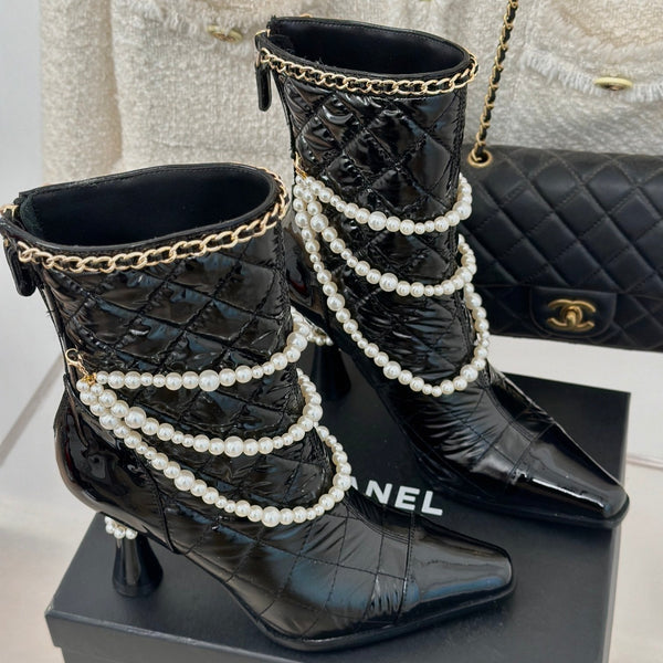CC Short Boots 80mm Glossy Black Wrinkled Quilted Calfskin