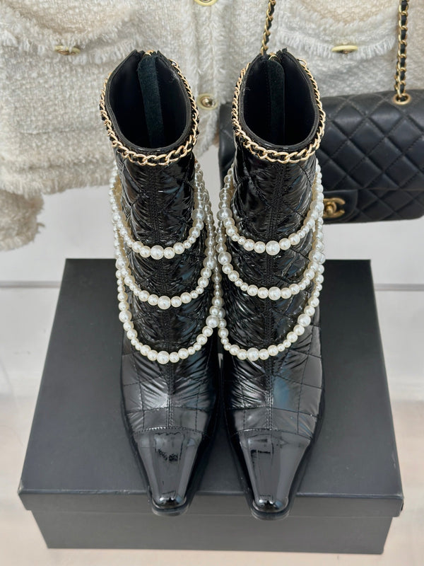 CC Short Boots 80mm Glossy Black Wrinkled Quilted Calfskin