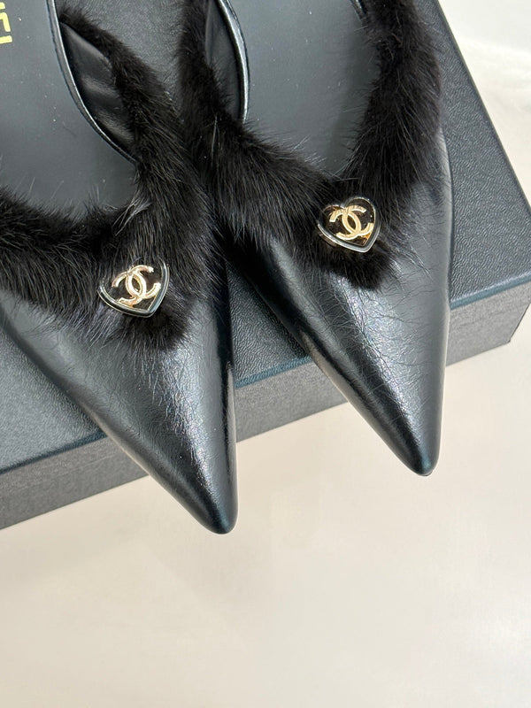 RABBIT FUR POINTED-TOE MULE IN BLACK LAMBSKIN