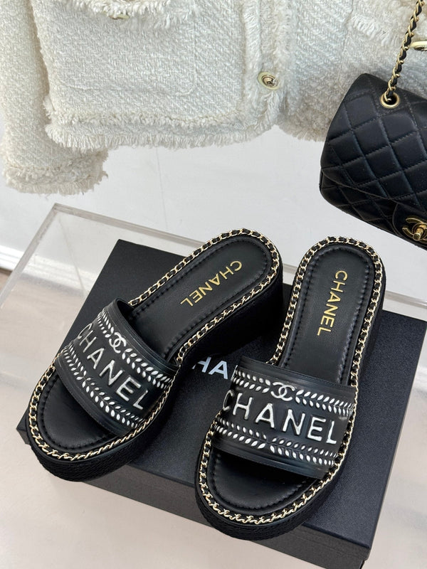 PANTOFOLE CON ZEPPA E SUOLA SPESSA IN PELLE DI VITELLO MISTA BIANCO NERO