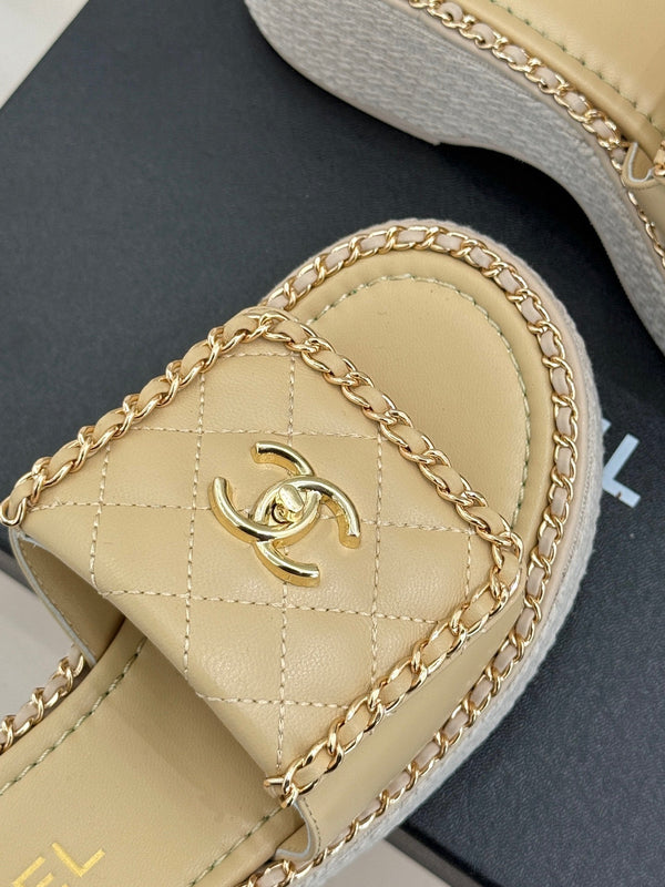 PANTOFOLA CON CUORE A CATENA E SUOLA SPESSA IN PELLE DI AGNELLO BEIGE BISQUE