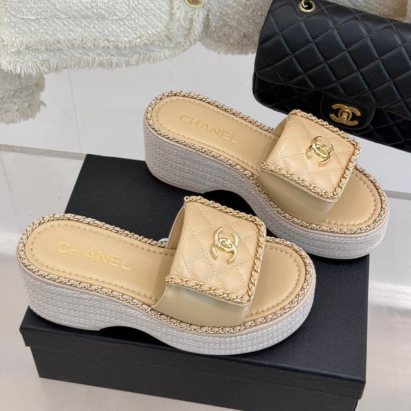 PANTOFOLA CON CUORE A CATENA E SUOLA SPESSA IN PELLE DI AGNELLO BEIGE BISQUE