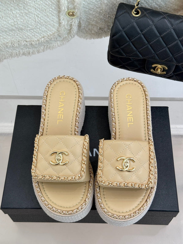 PANTOFOLA CON CUORE A CATENA E SUOLA SPESSA IN PELLE DI AGNELLO BEIGE BISQUE