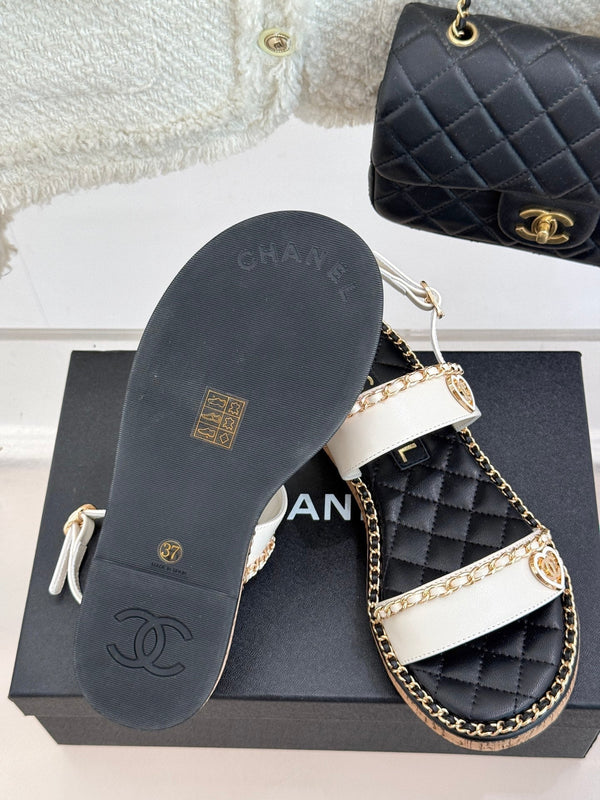 FLAT CHAIN HEART SANDAL IN WHITE LAMBSKIN