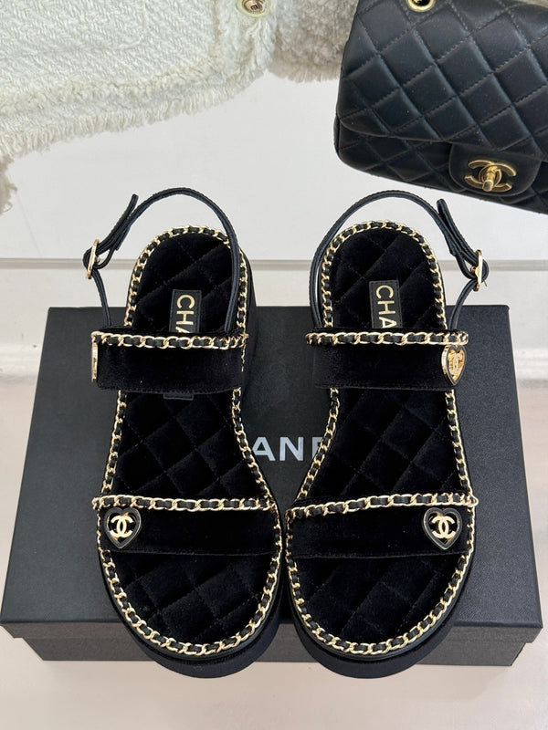 THICK-SOLED CHAIN HEART SANDAL IN BLACK VELVET